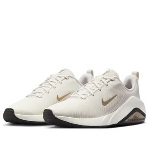 NIKE Air Zoom Bella 7 Training Shoe Sneakers  White/Gold Women's Sz 8 NEW